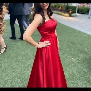 Xcape ball gown in red
